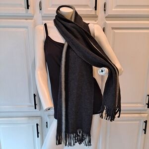 Gekko Elegant Black and Gray Striped Unisex Scarf With Fringe